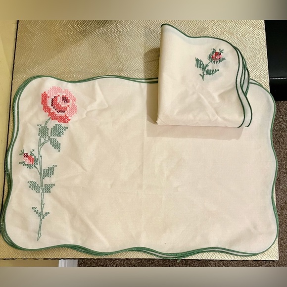 Other - Vintage Placement And Napkin Set